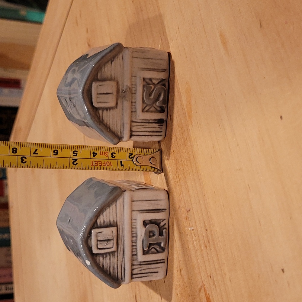 Gray Barn salt & pepper shakers - Picture 7 of 9